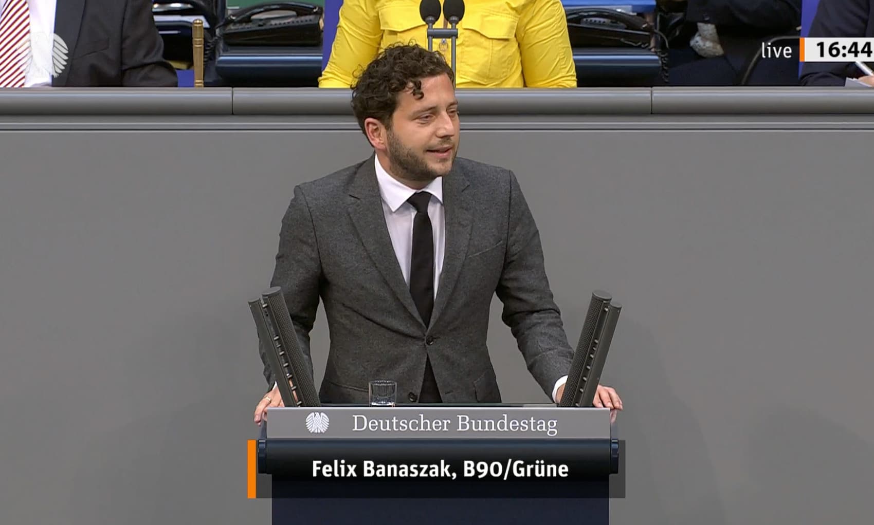 Felix Banaszak im Bundestag am Rednerpult