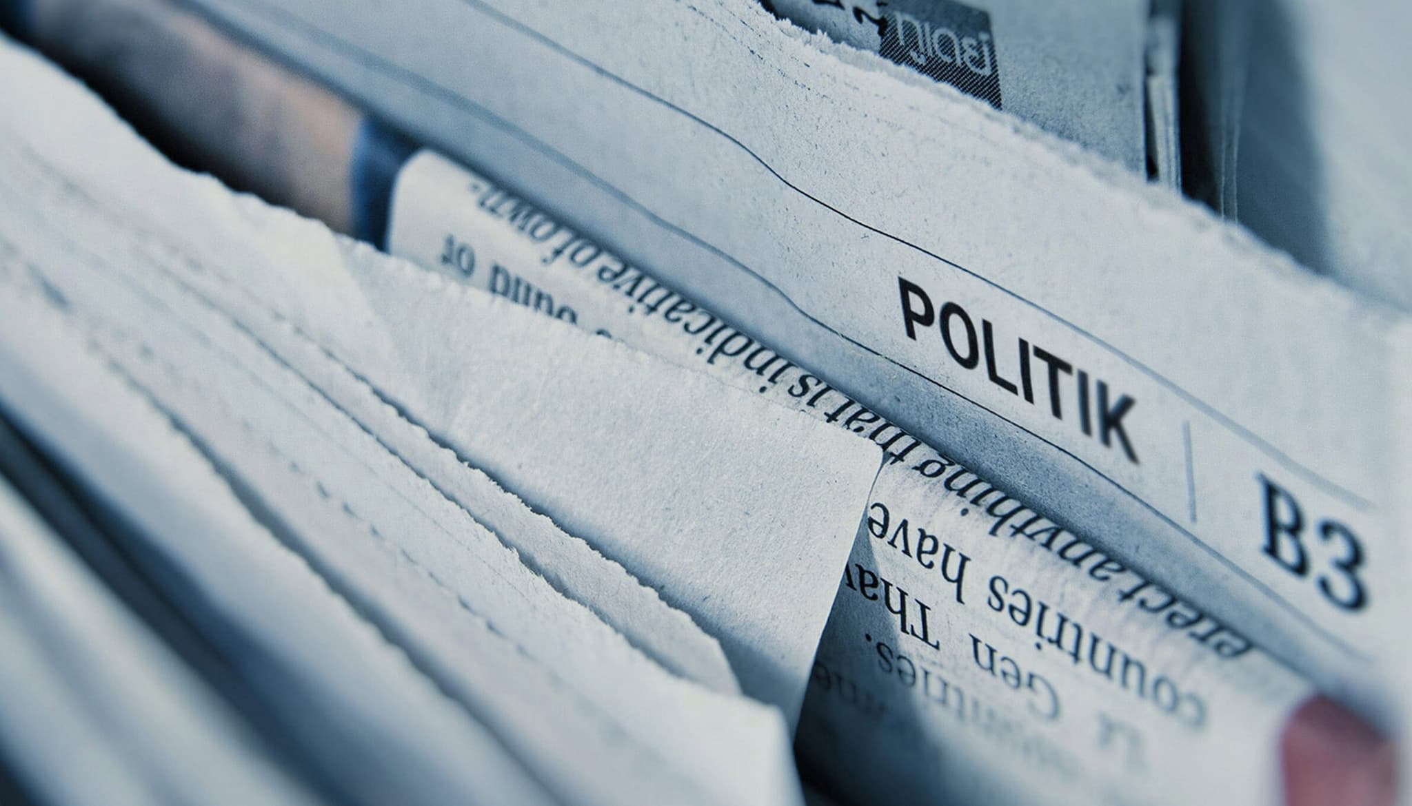 Nahaufnahme verschiedener Zeitungen