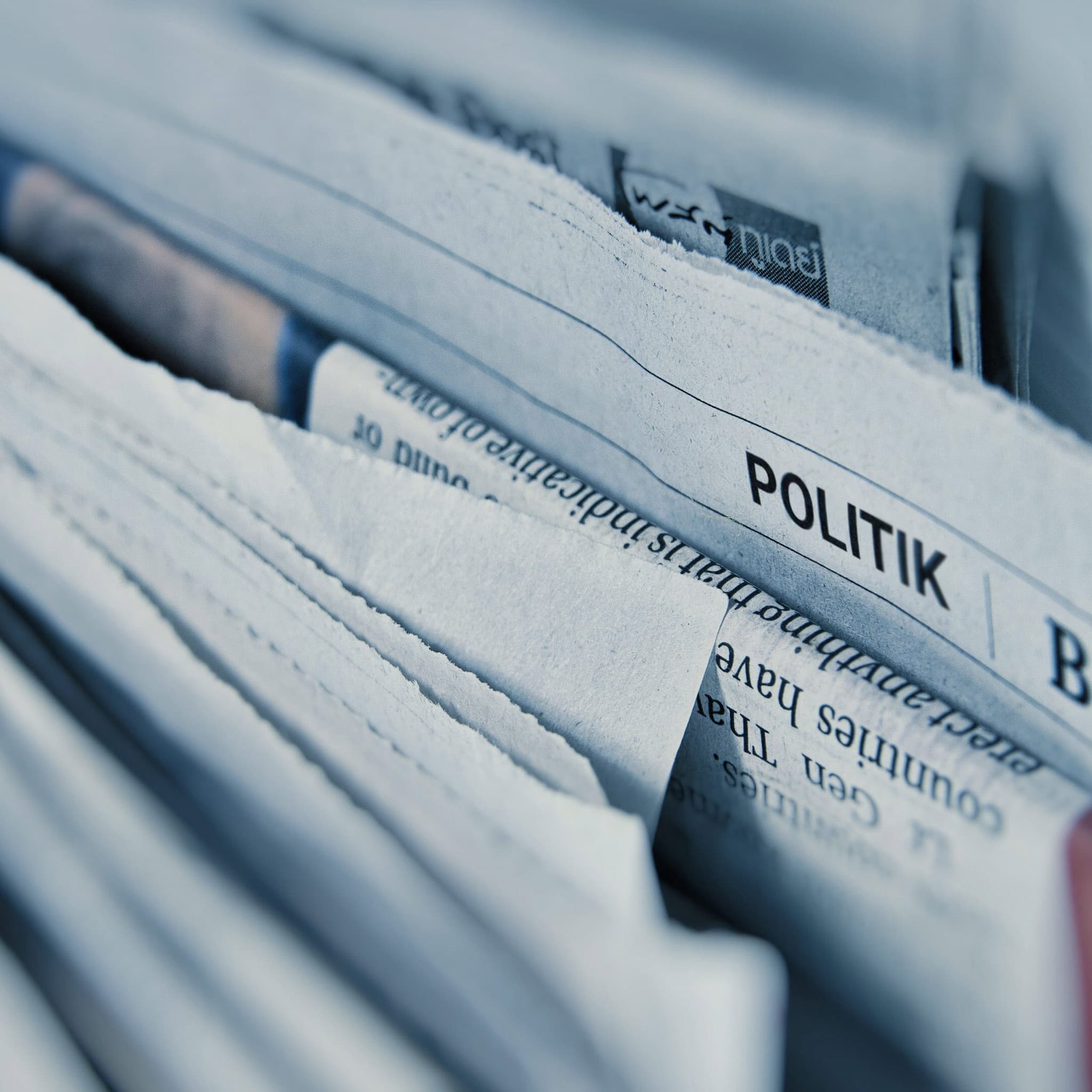 Nahaufnahme verschiedener Zeitungen
